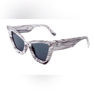 BLACK & WHITE RETRO SQUARE HIGH POINTED VINTAGE w/ case